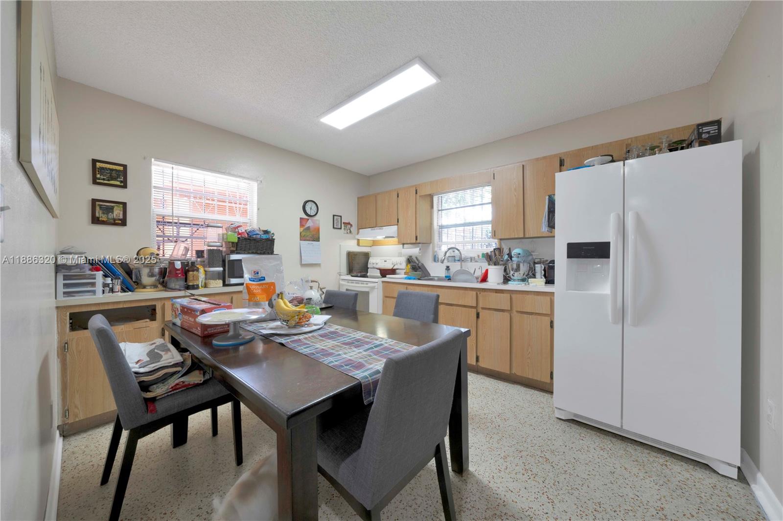 334 E 18th St # 4