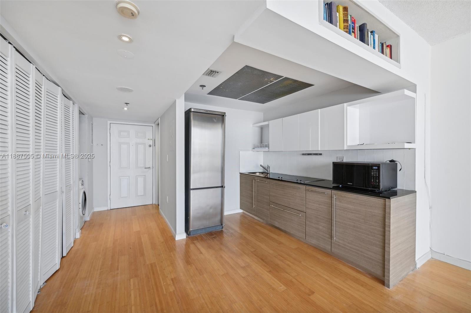 540 Brickell Key Dr # 1807