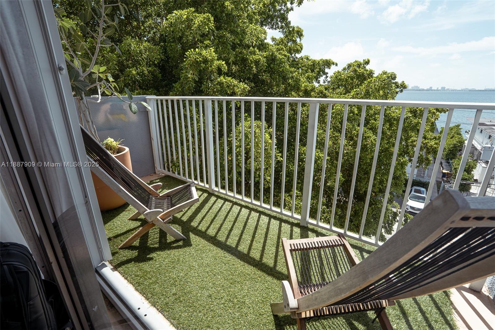 1801 S Treasure Dr # 526