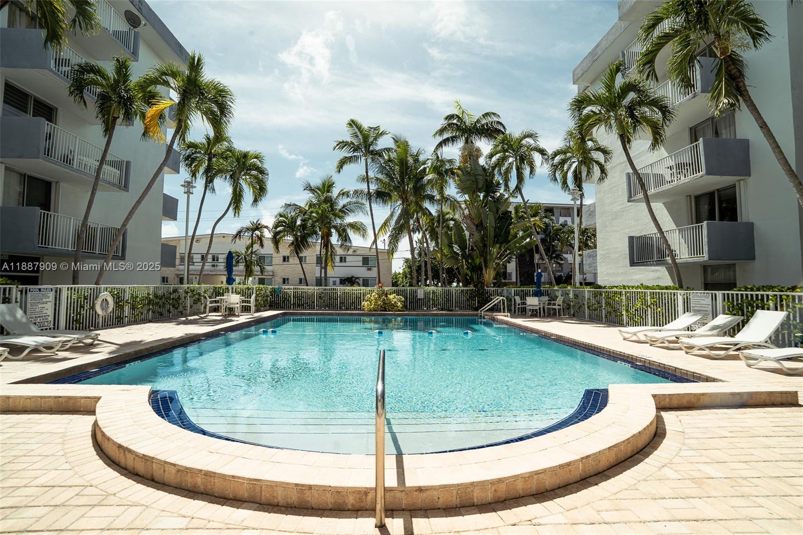 1801 S Treasure Dr # 526