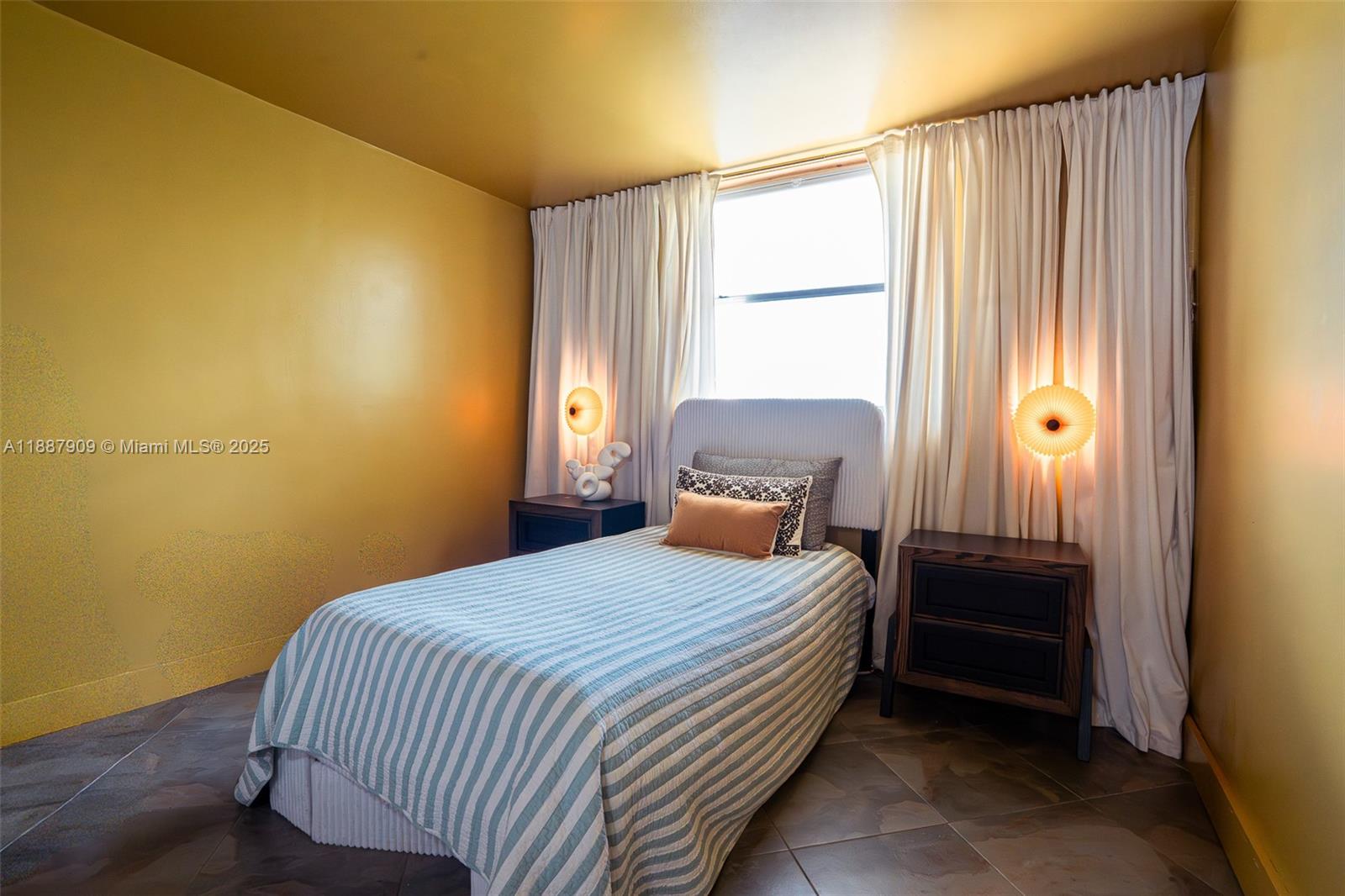 1801 S Treasure Dr # 526