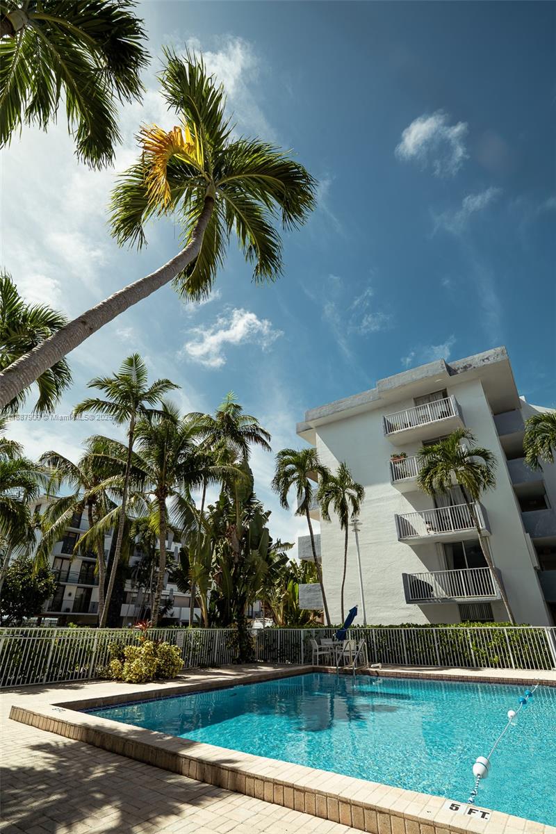 1801 S Treasure Dr # 526