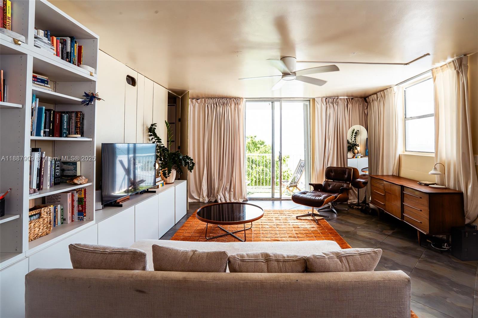 1801 S Treasure Dr # 526