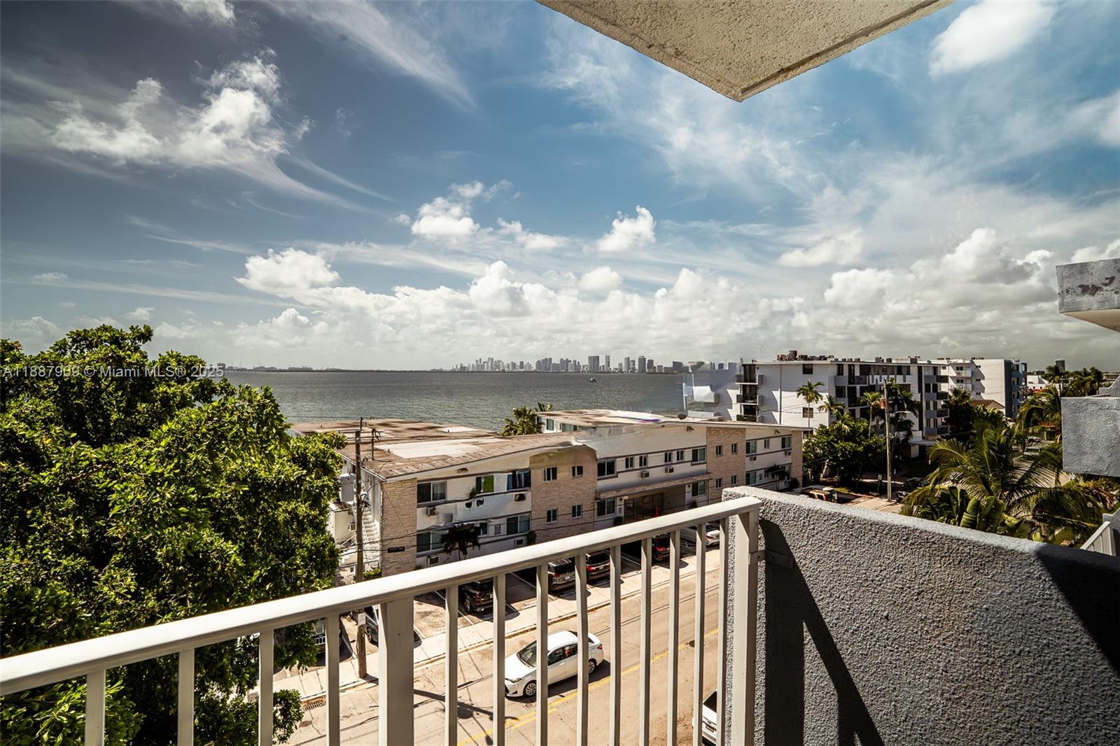 1801 S Treasure Dr # 526