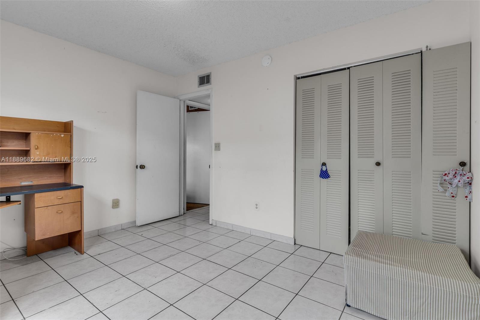 18370 Mediterranean Blvd # 25 Unit: 1-25
