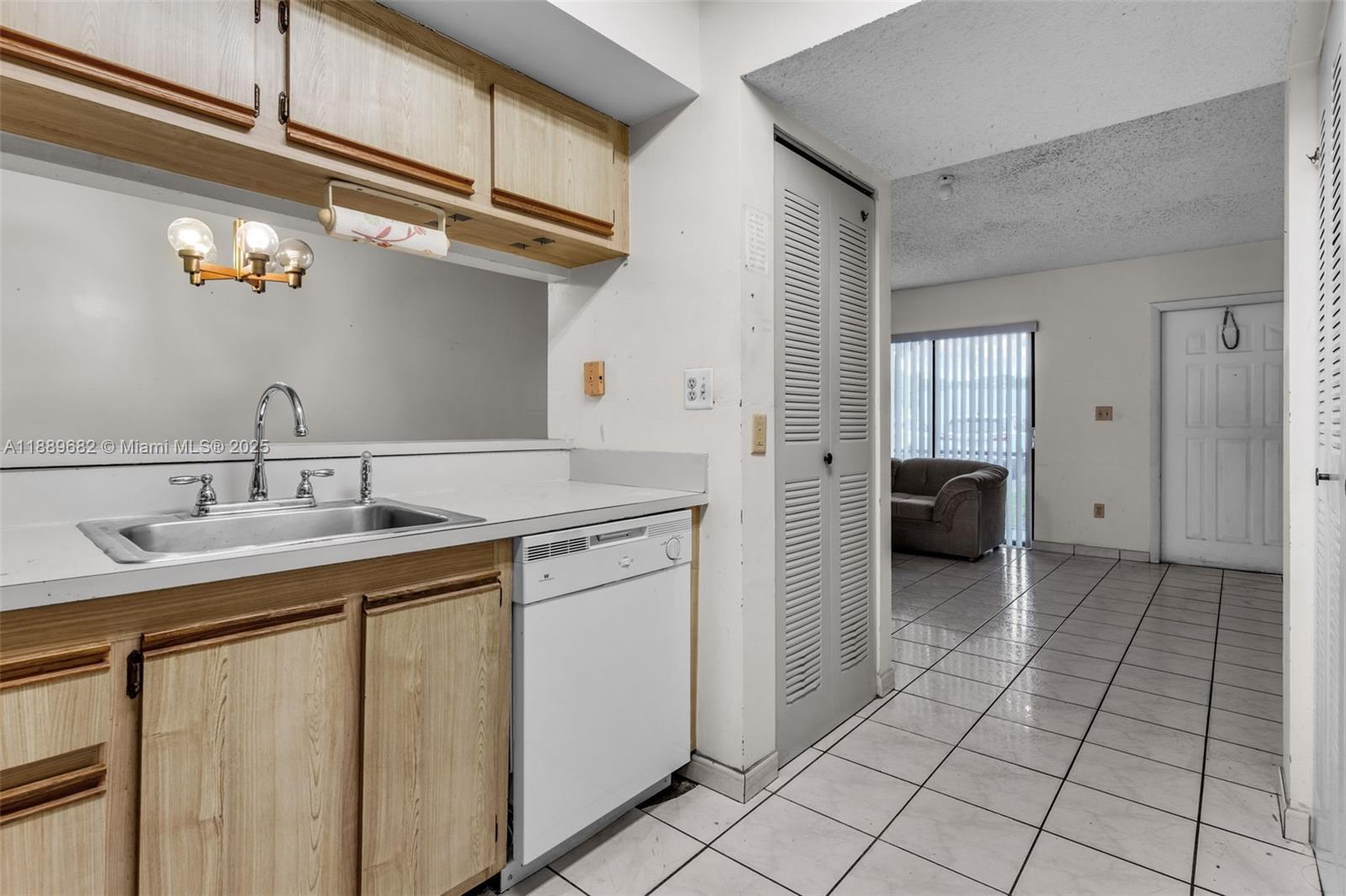 18370 Mediterranean Blvd # 25 Unit: 1-25