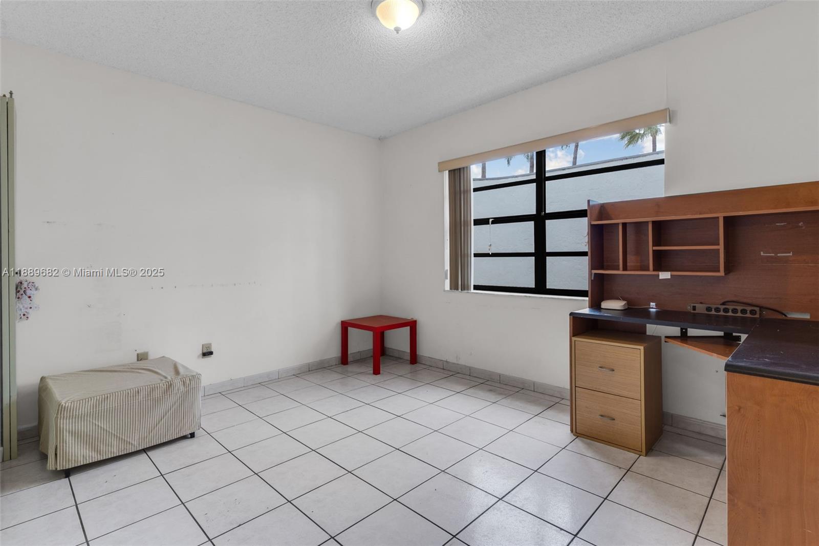 18370 Mediterranean Blvd # 25 Unit: 1-25