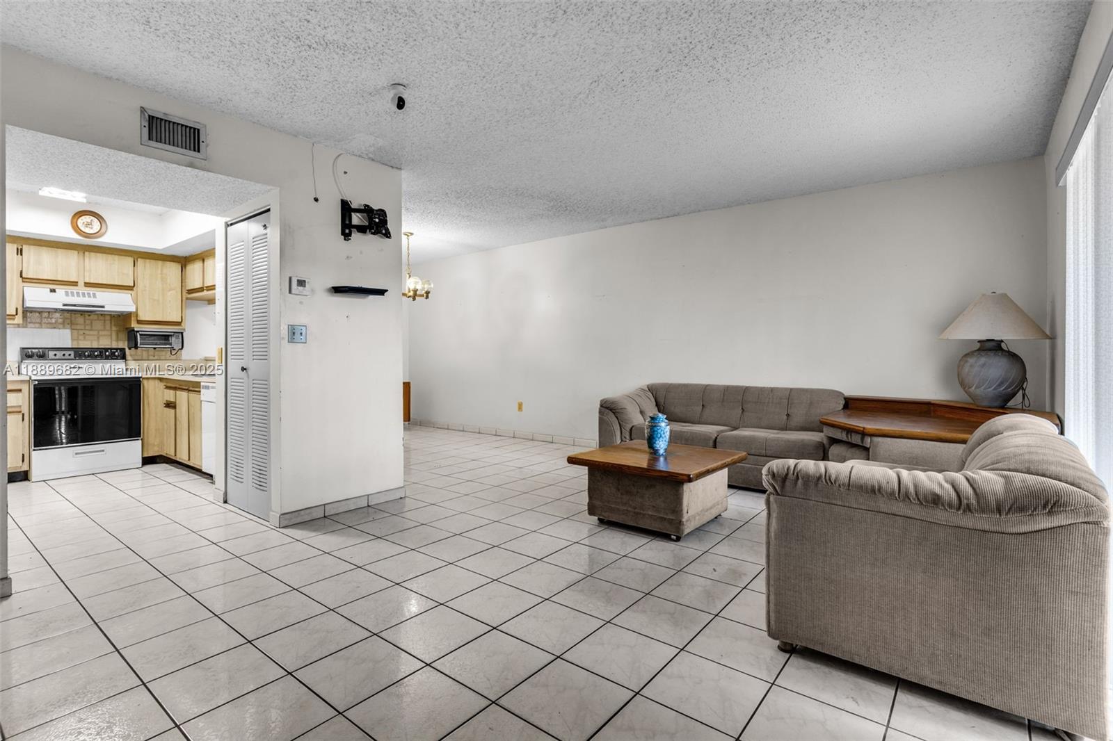 18370 Mediterranean Blvd # 25 Unit: 1-25