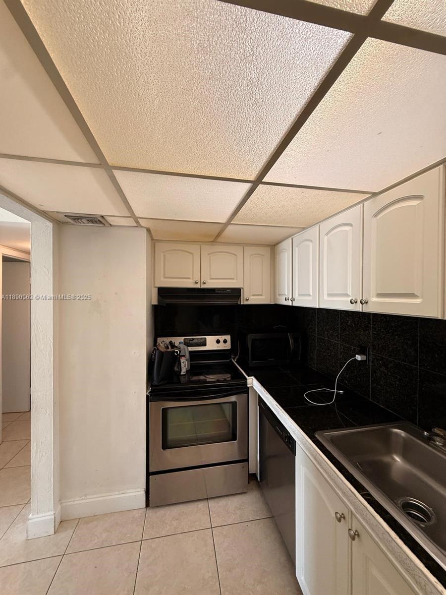 13890 SW 90th Ave Unit: 205-HH