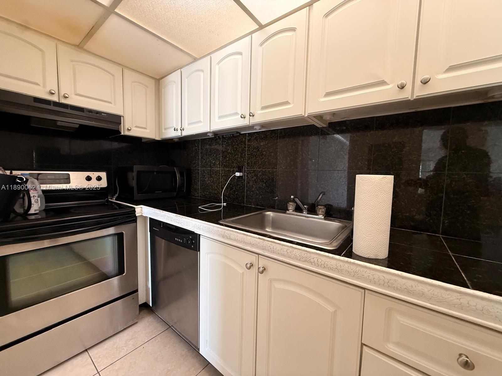 13890 SW 90th Ave Unit: 205-HH