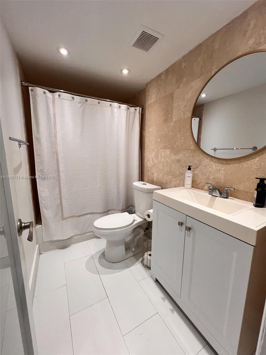 11394 SW 65th St # 001