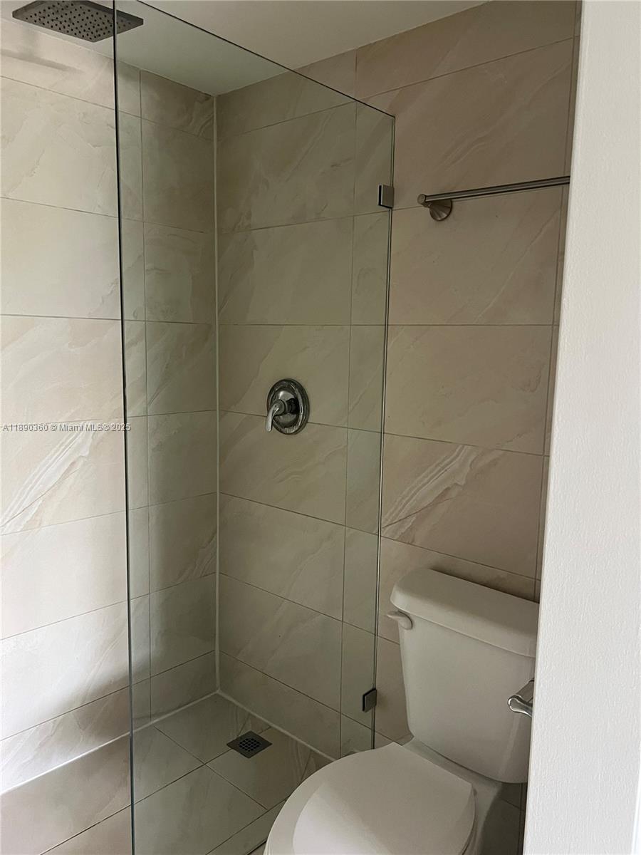 395 NE 21st St # 605