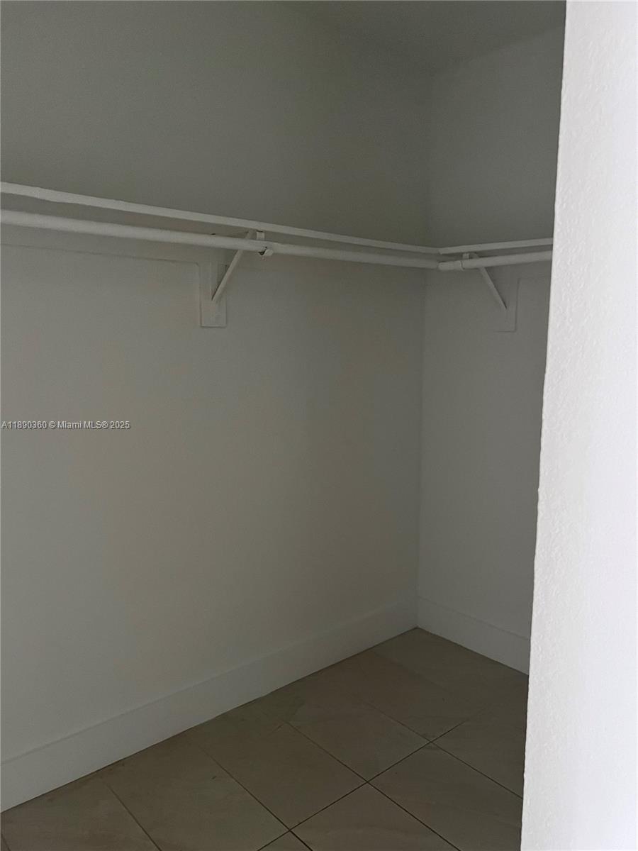 395 NE 21st St # 605