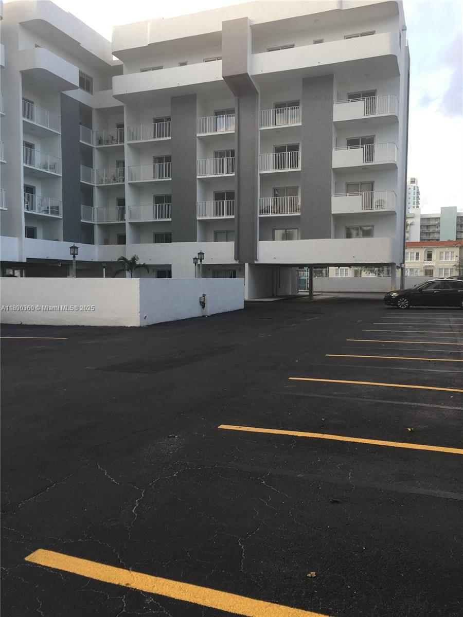 395 NE 21st St # 605