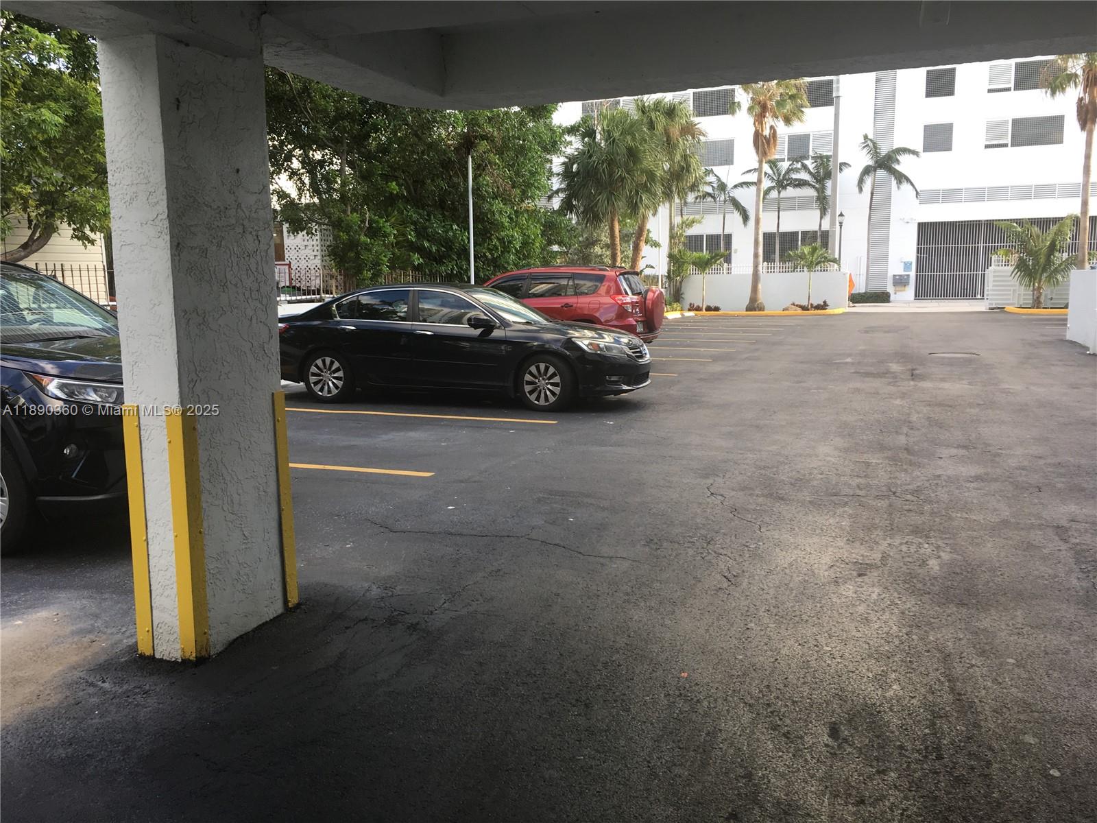 395 NE 21st St # 605