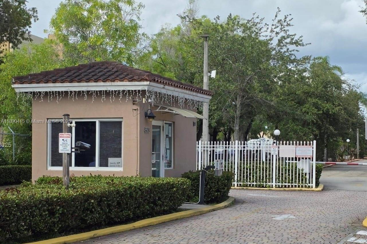 8405 NW 8th St # 311