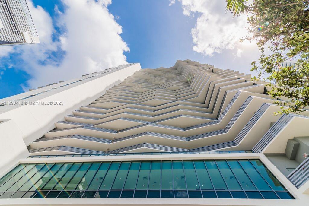 460 NE 28th St # 2508