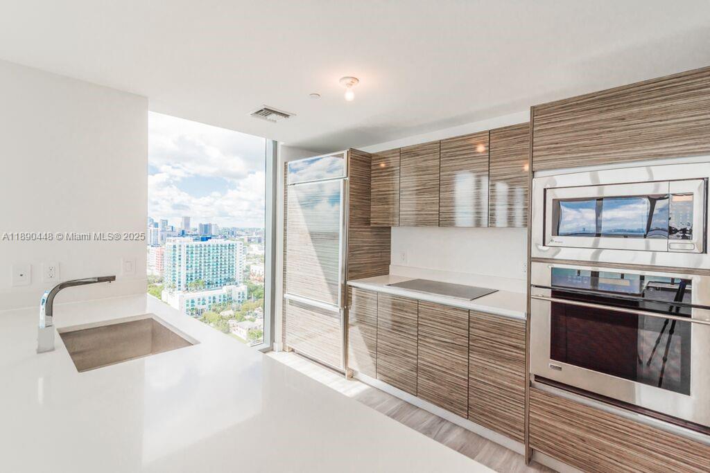 460 NE 28th St # 2508