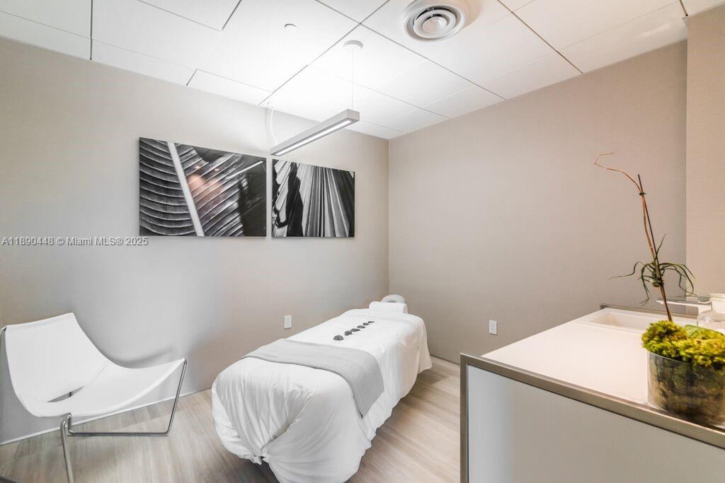 460 NE 28th St # 2508