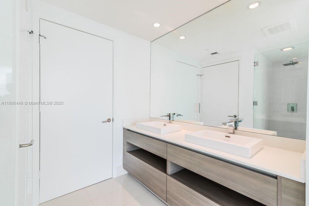 460 NE 28th St # 2508