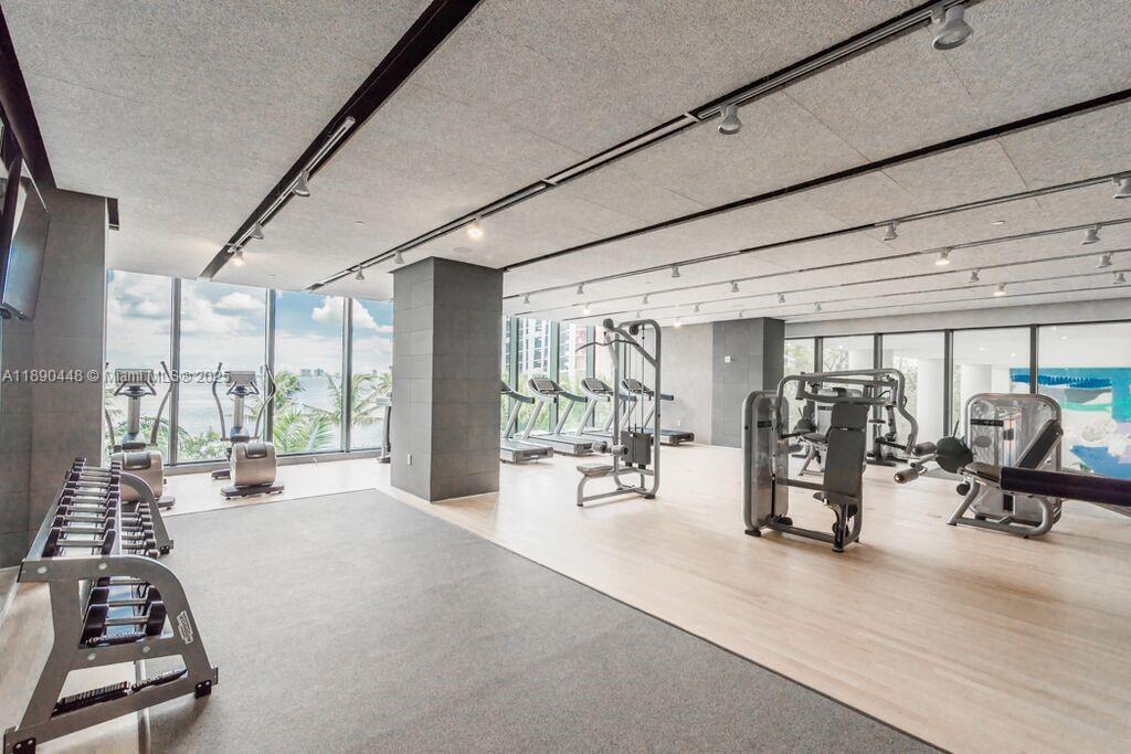 460 NE 28th St # 2508