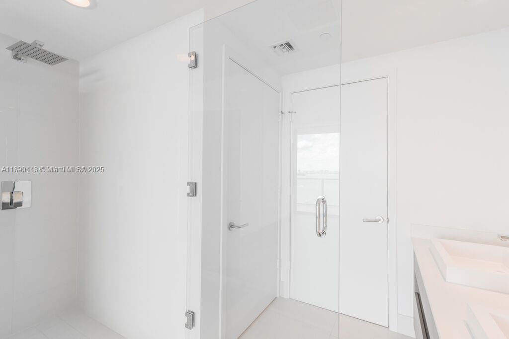 460 NE 28th St # 2508