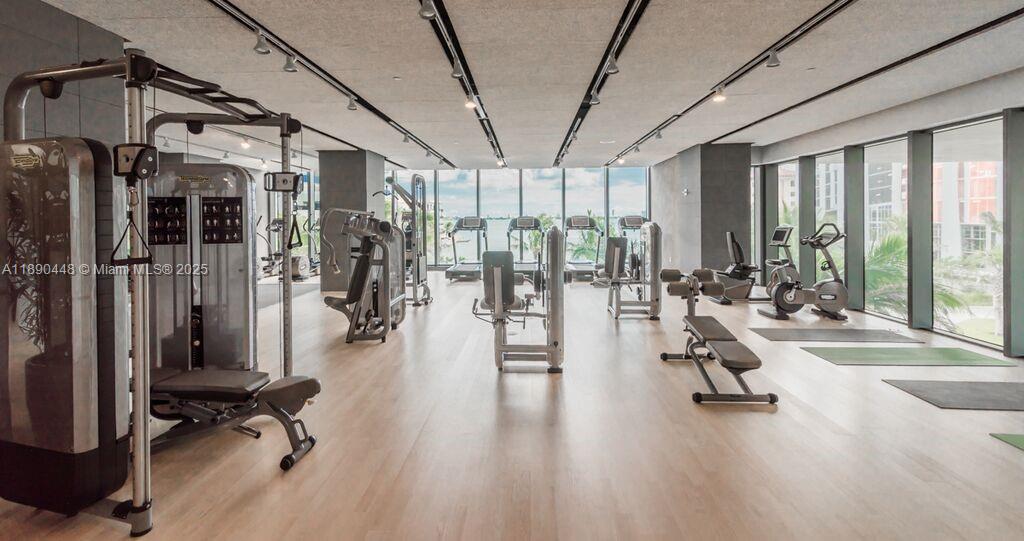 460 NE 28th St # 2508