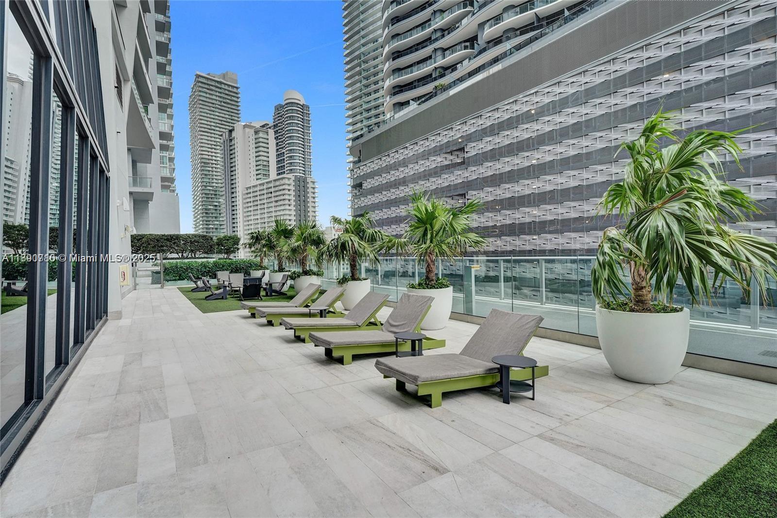1010 Brickell Ave # 4009