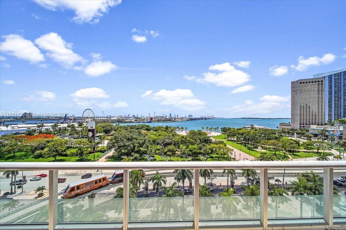 50 Biscayne Blvd # 512
