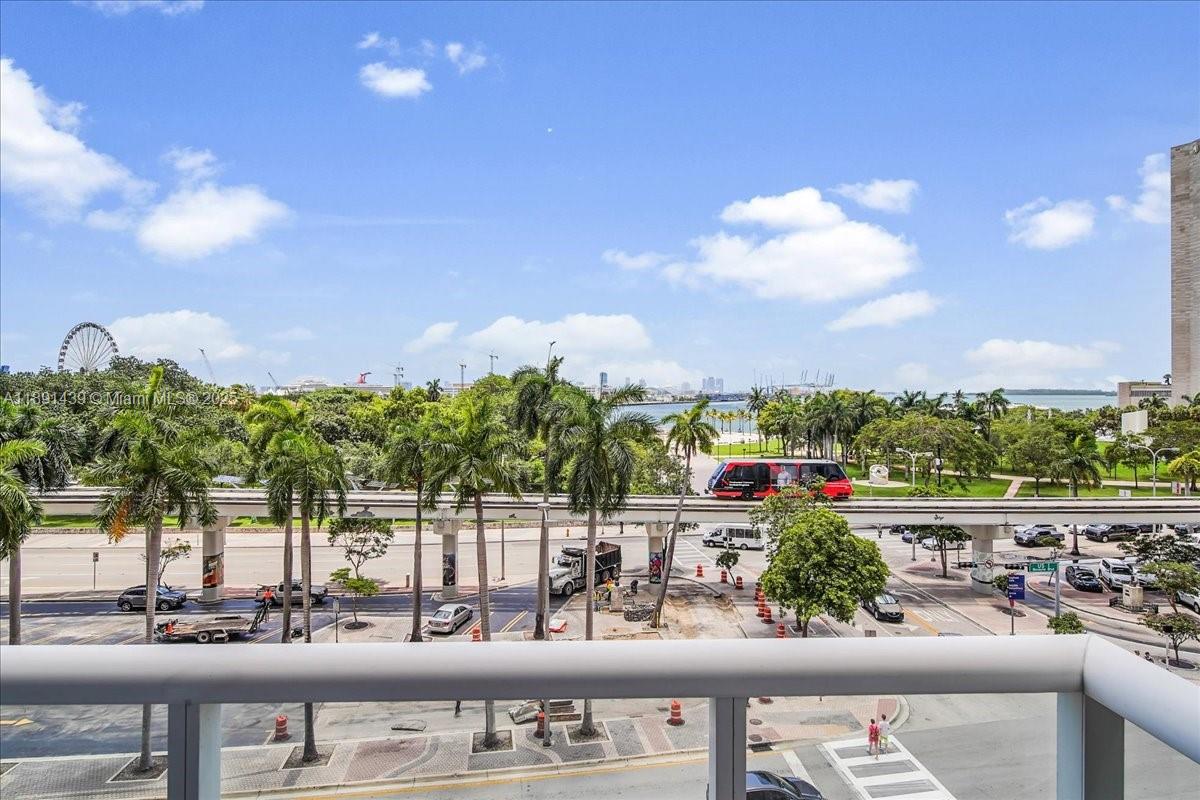 50 Biscayne Blvd # 512