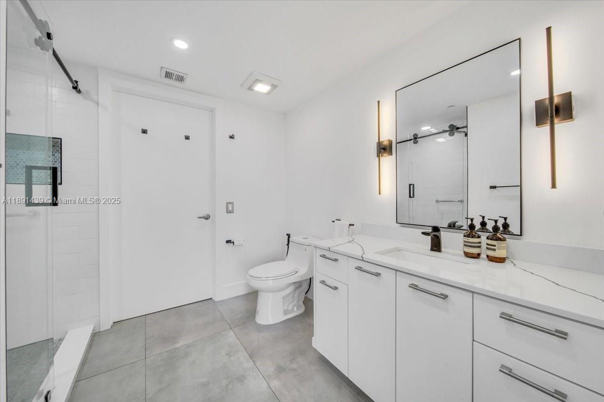 50 Biscayne Blvd # 512