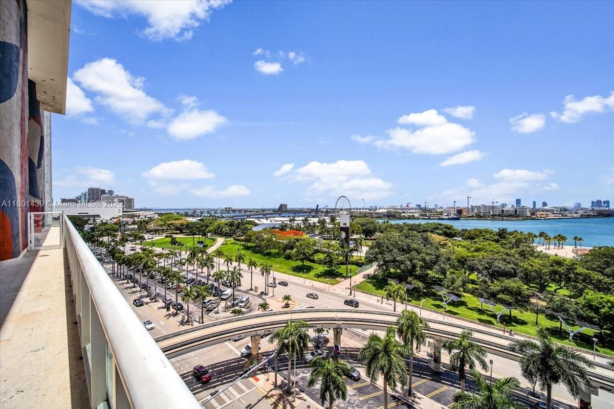 50 Biscayne Blvd # 512