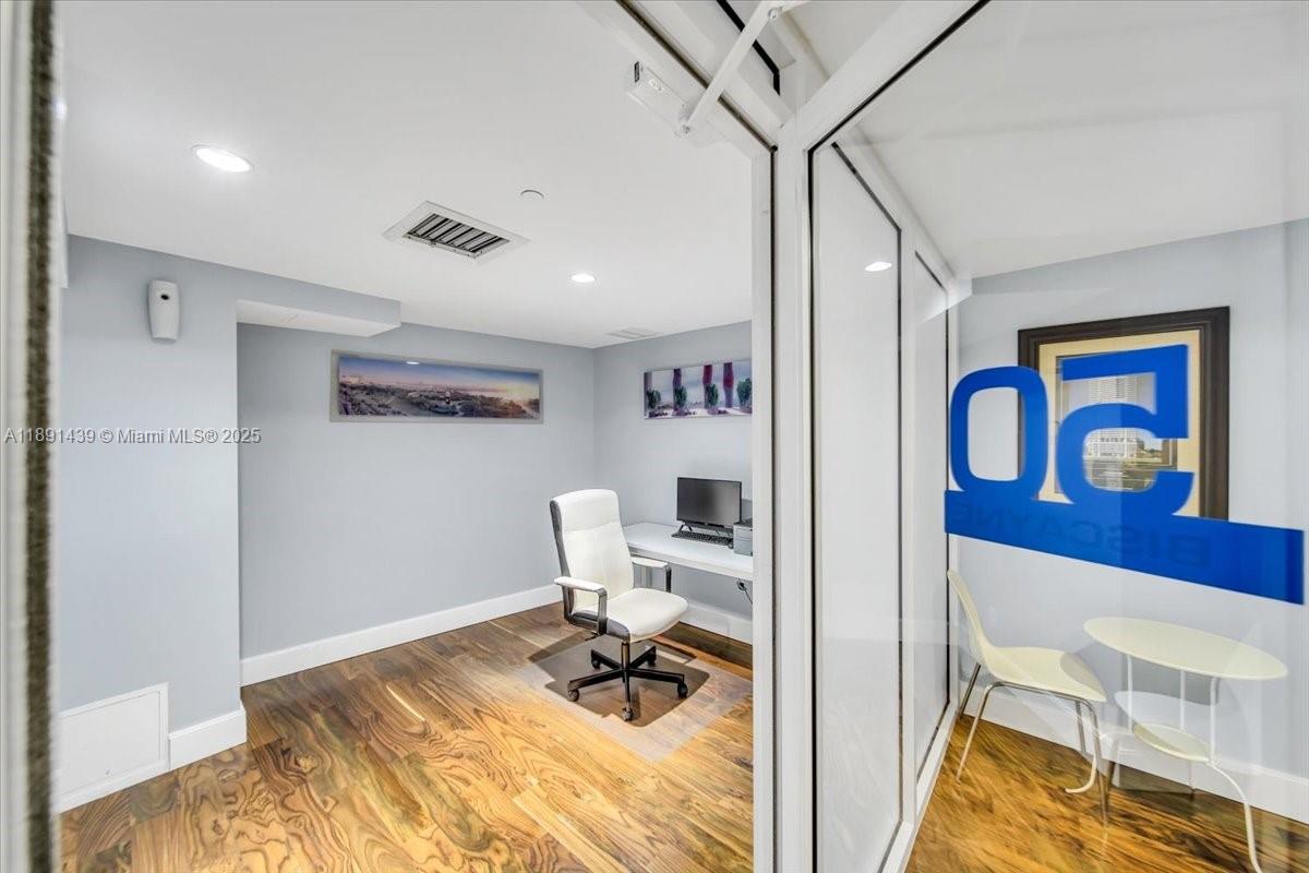 50 Biscayne Blvd # 512