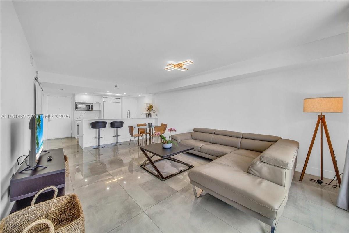 50 Biscayne Blvd # 512