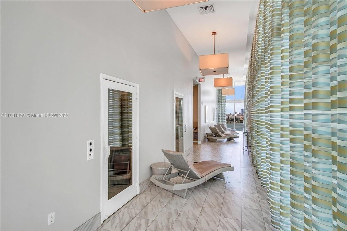 50 Biscayne Blvd # 512