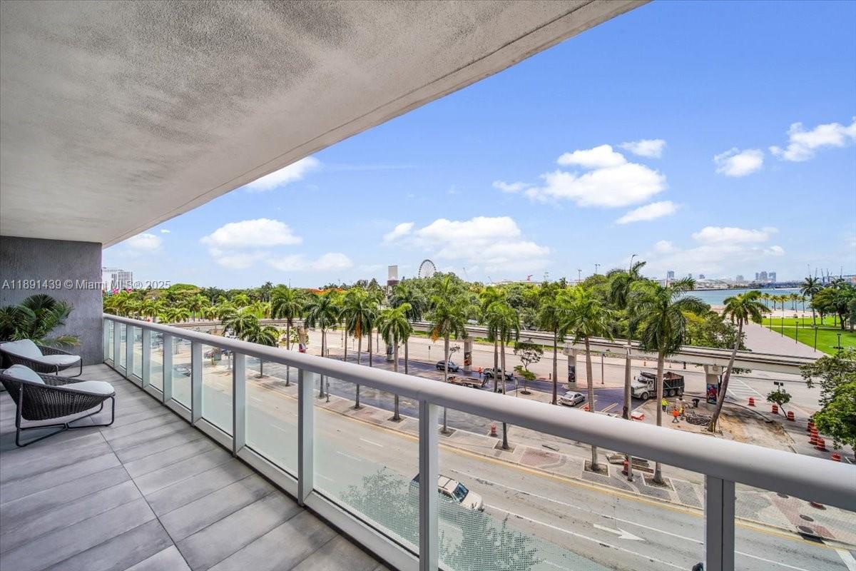 50 Biscayne Blvd # 512