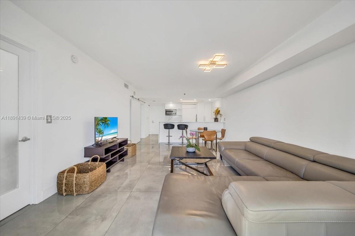 50 Biscayne Blvd # 512