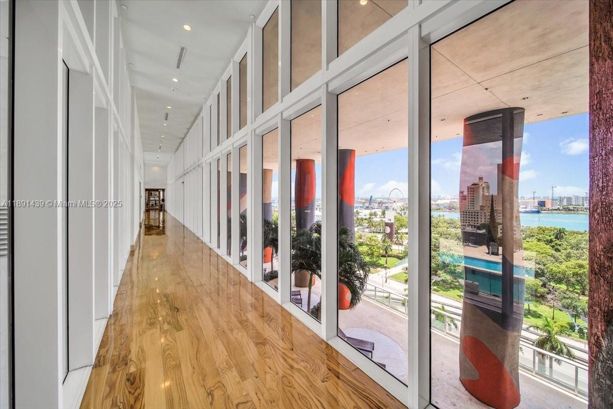 50 Biscayne Blvd # 512