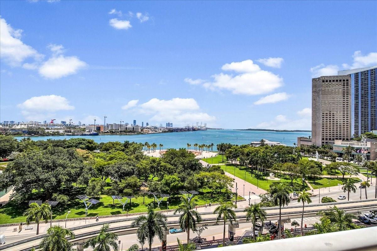 50 Biscayne Blvd # 512