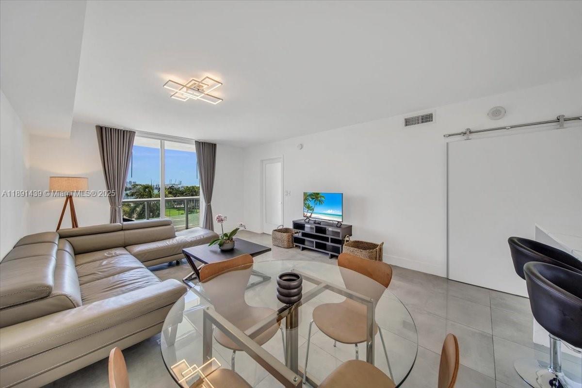 50 Biscayne Blvd # 512