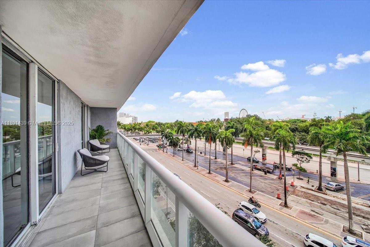 50 Biscayne Blvd # 512