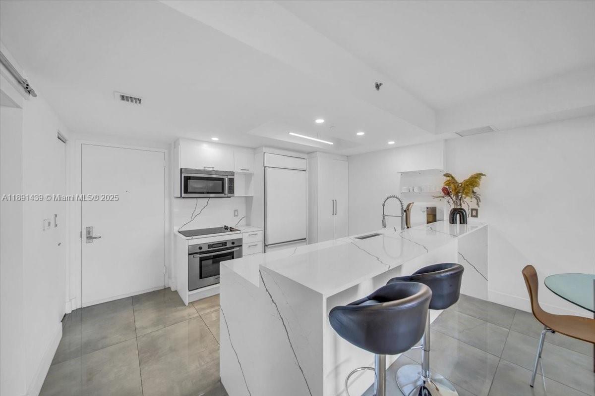 50 Biscayne Blvd # 512