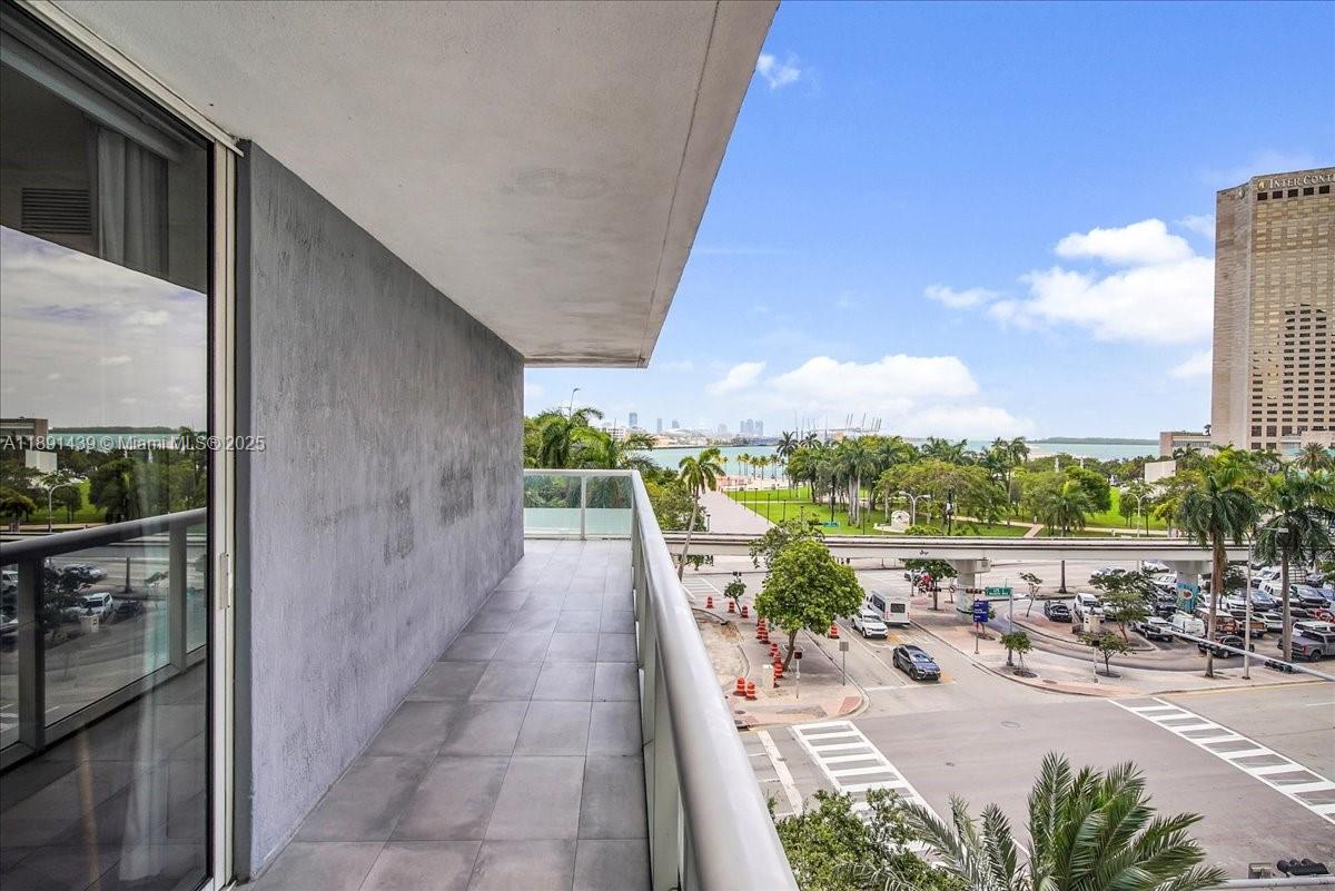 50 Biscayne Blvd # 512