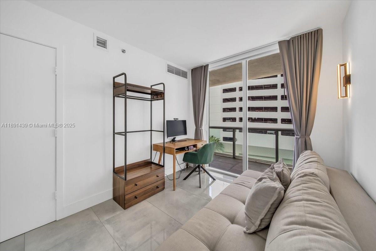 50 Biscayne Blvd # 512