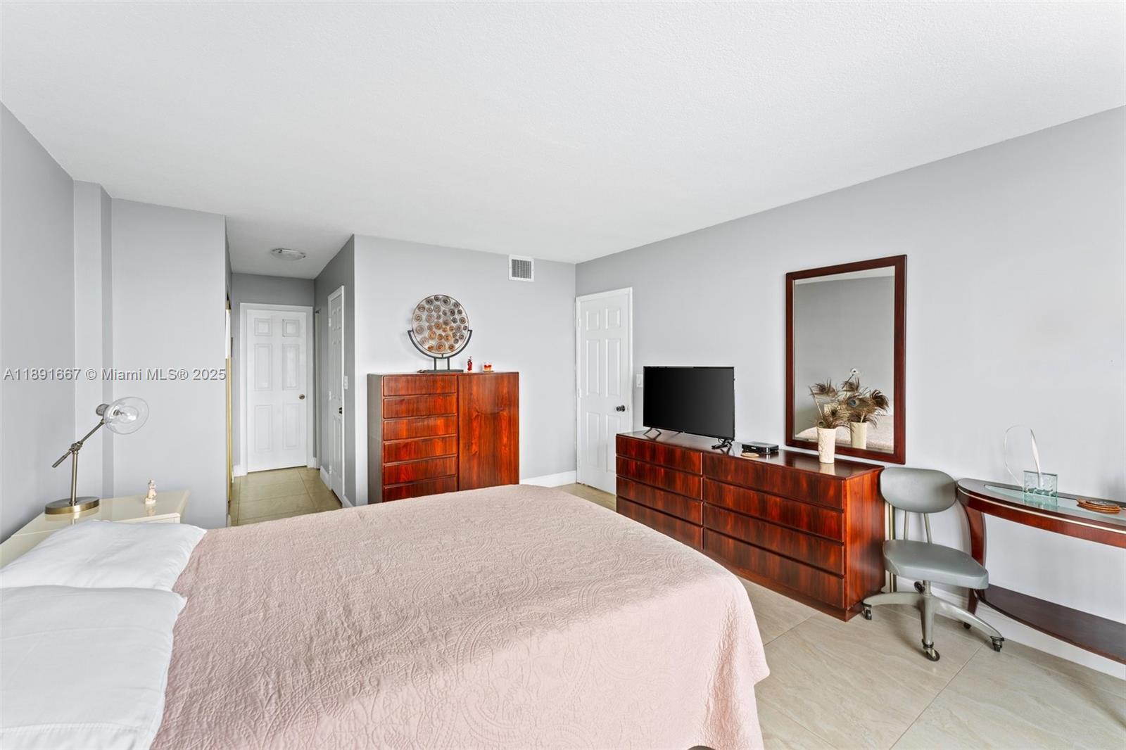 3800 S Ocean Dr # 1722