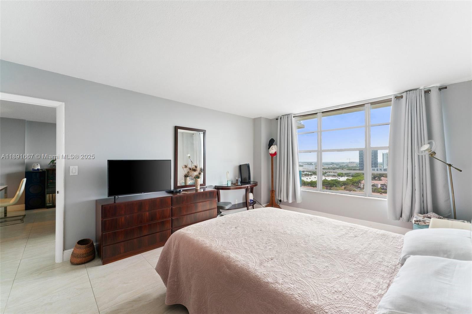 3800 S Ocean Dr # 1722