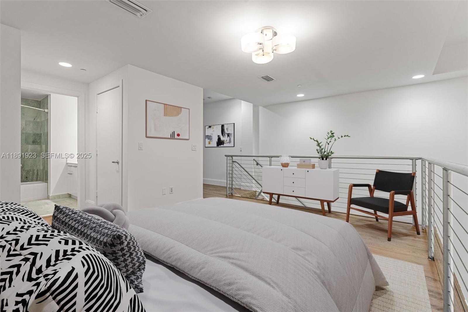 1050 Brickell Ave # 1006