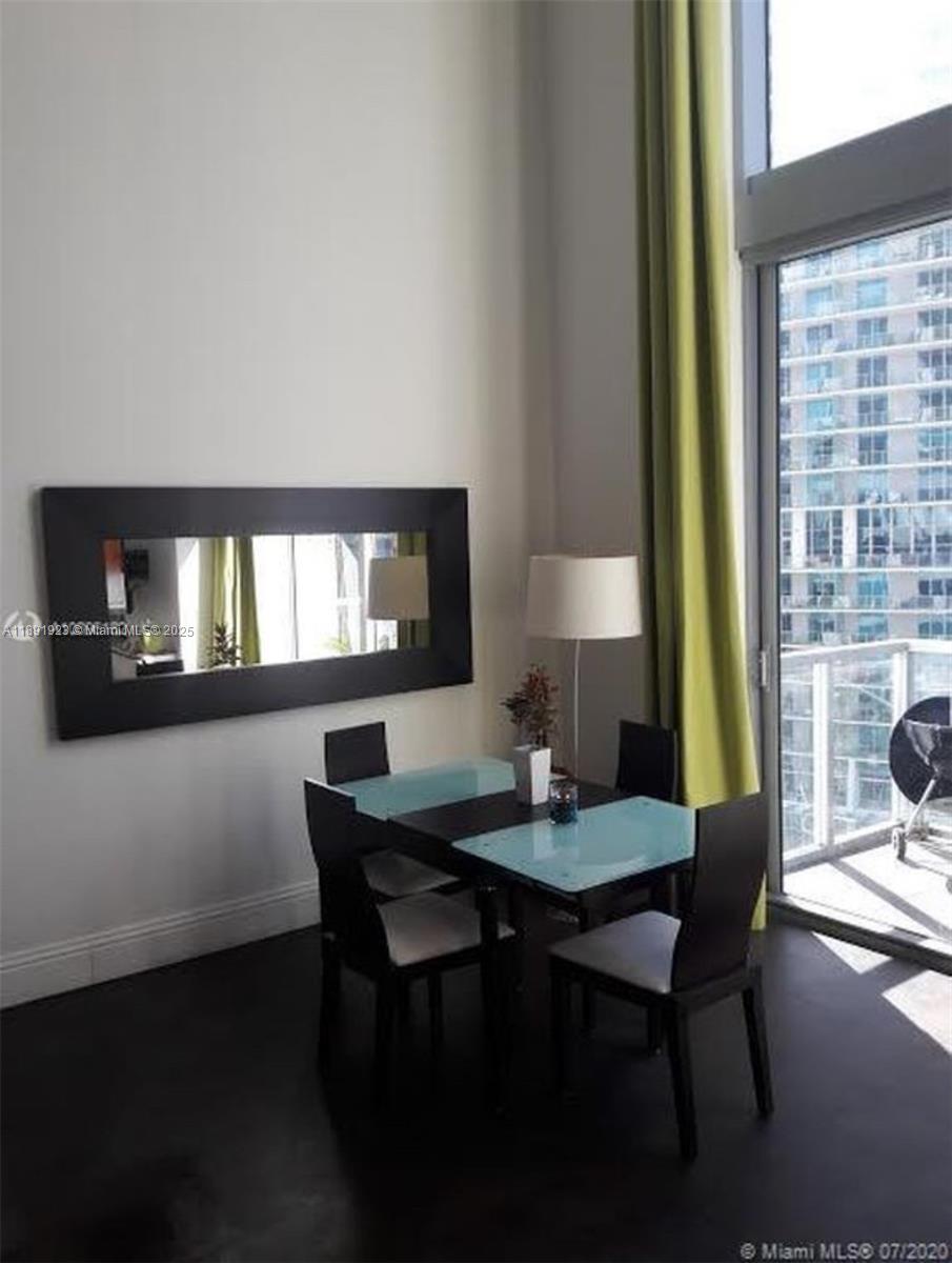 1050 Brickell Ave # 1006