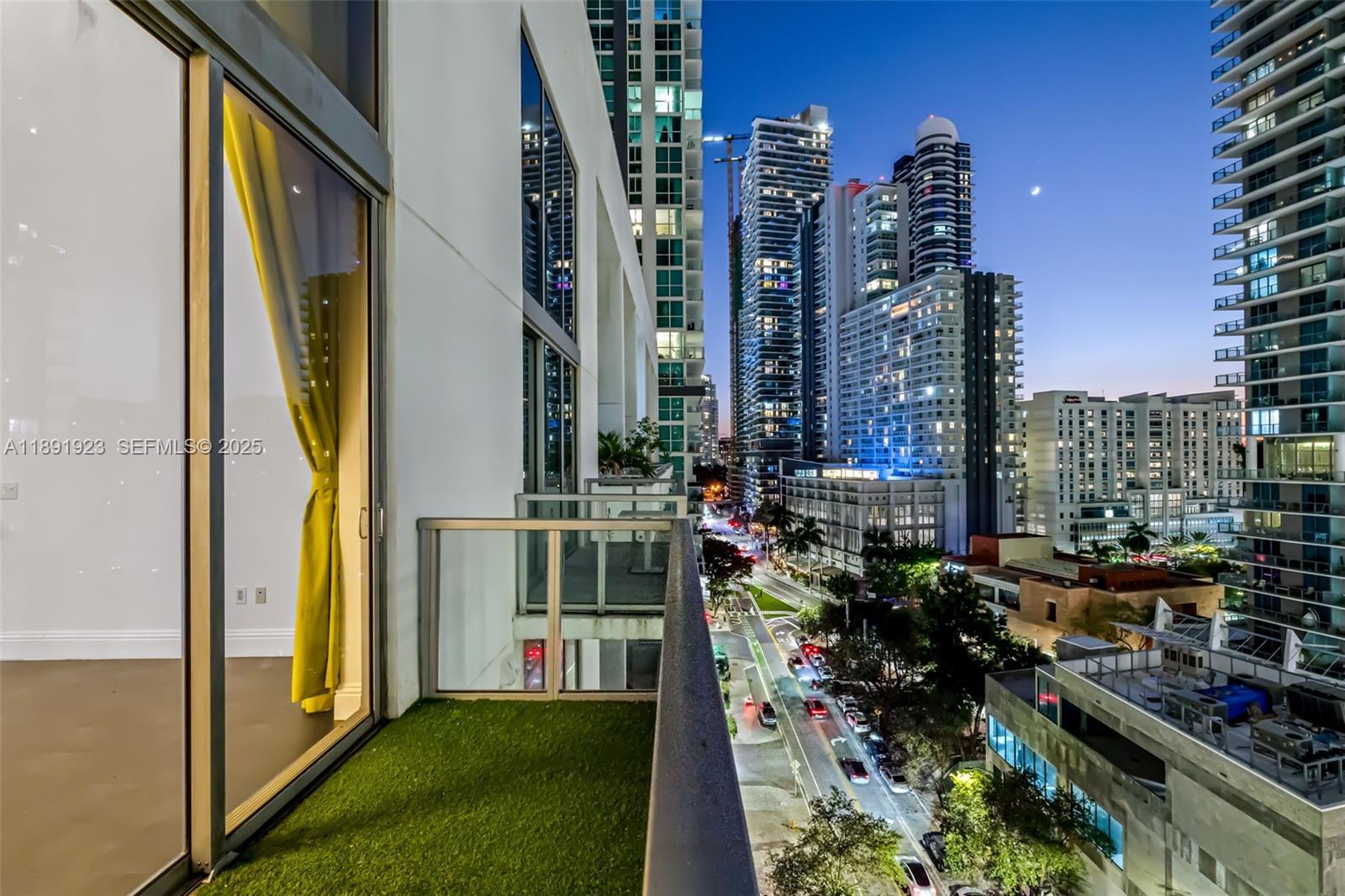 1050 Brickell Ave # 1006