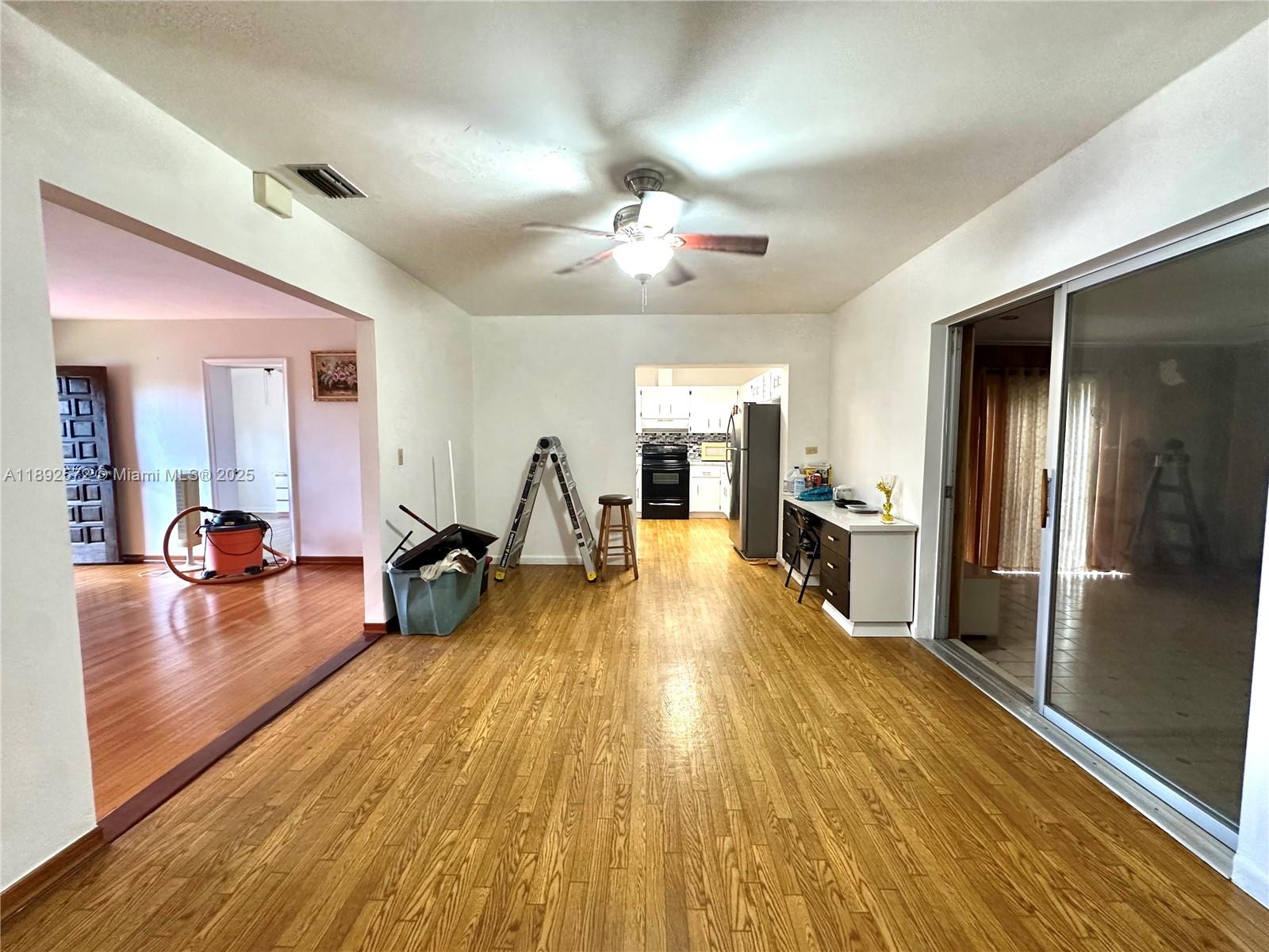 4005 NW 9th St